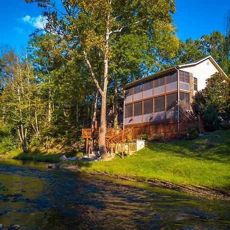 Crystal Waters Villa